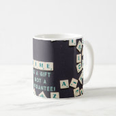 Zeit ist ein Geschenk - Tasse (VorderseiteRechts)