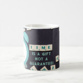 Zeit ist ein Geschenk - Tasse (Mittel)