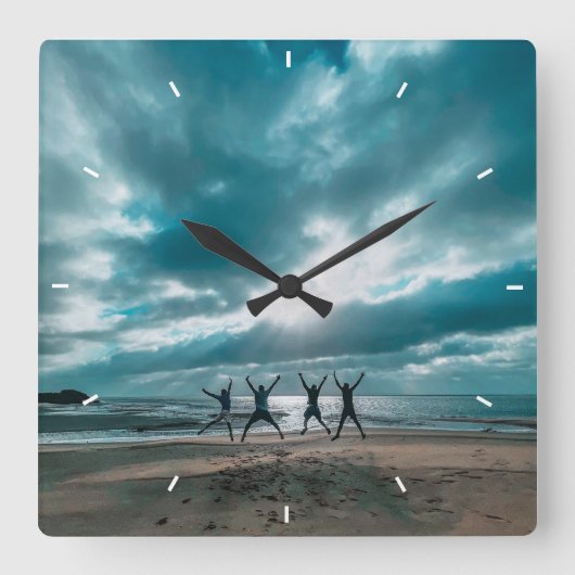 Zeit mit der Holzklappenzähleruhr Quadratische Wanduhr (Vorderseite)