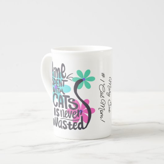 Zeit mit Katzen verbracht, Groovy Hright Blume Porzellantasse (Vorderseite Links)