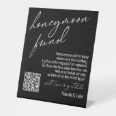 Zeitgemäßer Flitterwochen-Fonds QR-Code Schwarz Sockelschild (Vorderseite)
