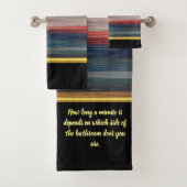 Zeitgenössisch abstrakt in rotem und braunem Silbe Badhandtuch Set (Insitu)