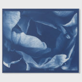 Zeitgenössische blauflorale Cyanotypfotografie Geschenkpapier (Flach)
