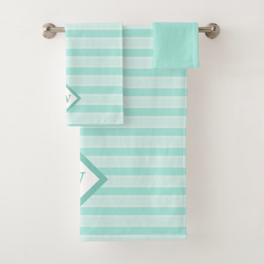 Zeitgenössische grüne Streifen Mit Monogramm Badhandtuch Set (Insitu)