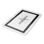 Zeitgenössische koloniale Grenzmatte Badematte (Schrägansicht)