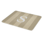 Zeitgenössische Taupe Mit Monogramm gestreift Schneidebrett (Ecke)