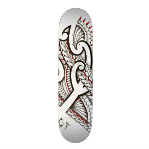 Zeitgenössischer Maori- Stammes- Entwurf mit rote Skateboard