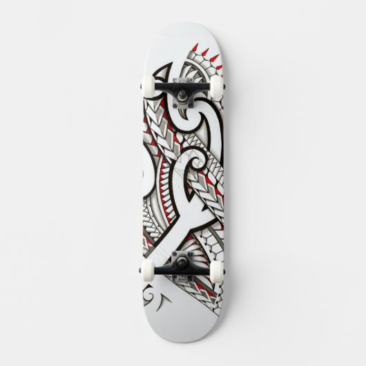 Zeitgenössischer Maori- Stammes- Entwurf mit roten Skateboard (Vorderseite)