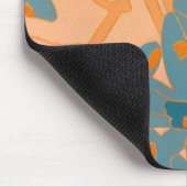 Zeitgenössisches Blattdesign in Pfirsich Mousepad (Ecke)
