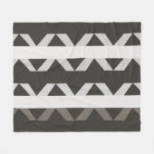 Zeitgenössisches graues Triangle-Muster Fleecedecke (Vorderseite (Horizontal))