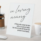 Zeitgenössisches, schlichtes Weiß in Liebe. Sockelschild (In Situ)