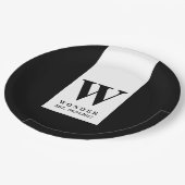 Zeitgenössisches schwarzes Monogramm | Minimalisti Pappteller (Schrägansicht)