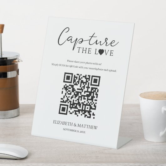 Zeitgenössisches Skript Erfassen der Liebe mit QR- Sockelschild (In SItu)