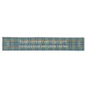 Zeitlos blau und grün Tartan Monogram | Großer Tischläufer (Horizontal)