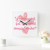 Zeitlose Echos Quadratische Wanduhr (Zuhause)