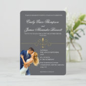 Zeitlose Elegance Hochzeit Golden Romance Paar Einladung (Stehend Vorderseite)