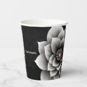 Zeitlose Eleganz: Schwarz & Silber Blossom Hochzei Pappbecher (Rückseite)