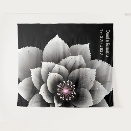 Zeitlose Eleganz: Schwarz & Silber Blossom Hochzei Wandteppich (Vorderseite (Horizontal))