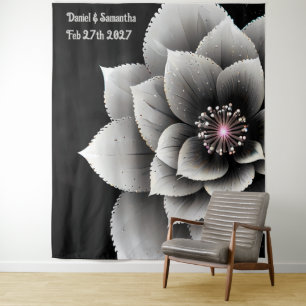 Zeitlose Eleganz: Schwarz & Silber Blossom Hochzei Wandteppich