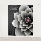 Zeitlose Eleganz: Schwarz & Silber Blossom Hochzei Wandteppich (Vorderseite)