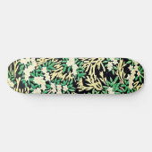 Zeitlose Eleganz: Waldbilder Vintag Skateboard (Horizontal)