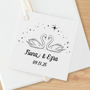 Zeitlose romantische Hochzeit von Swan & Stars Geschenkanhänger