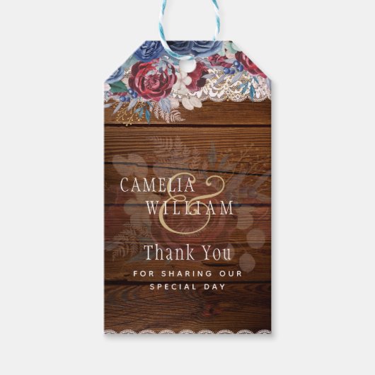 Zeitlose rustikale Blue Burgundy Blumenzange Hochz Geschenkanhänger (Vorderseite)