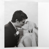 Zeitlose Schwarz-Weiß-Monogramm Moderne Hochzeit Dreifach Gefaltete Einladung (Innen Erste Seite)