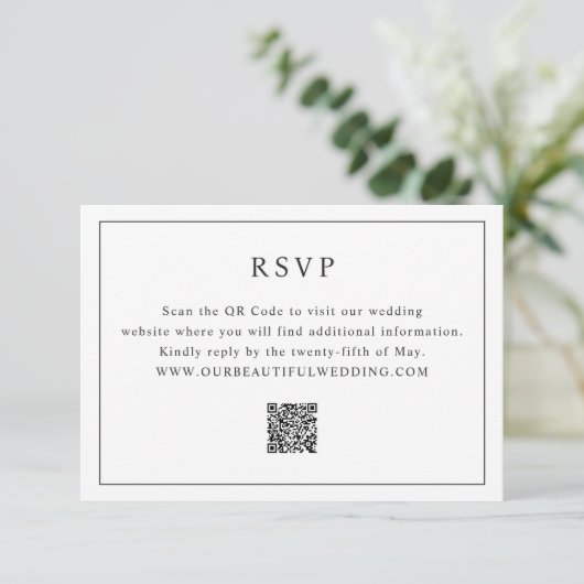 Zeitlose Schwarz-Weiß-QR-Code Elegante Hochzeit RSVP Karte (Stehend Vorderseite)