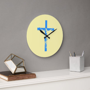 "Zeitloser Glaube: Uhr an der Wand mit Jesus Cross
