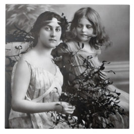 Zeitloses Portrait von Mutter und Tochter Fliese