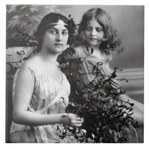 Zeitloses Portrait von Mutter und Tochter Fliese