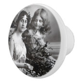 Zeitloses Portrait von Mutter und Tochter Keramikknauf (Rechts)