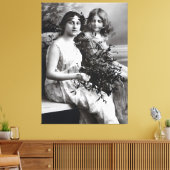 Zeitloses Portrait von Mutter und Tochter Leinwanddruck (Insitu (Wohnzimmer))