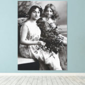 Zeitloses Portrait von Mutter und Tochter Leinwanddruck (Insitu (Holzboden))