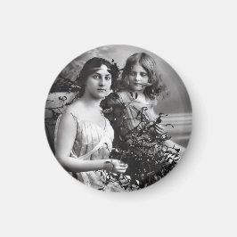 Zeitloses Portrait von Mutter und Tochter Magnet