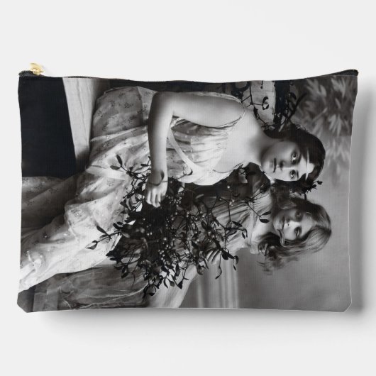 Zeitloses Portrait von Mutter und Tochter Zubehörtasche (Vorderseite)