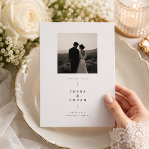 Zeitloses Porträt-Hochzeit Save The Date Karte.