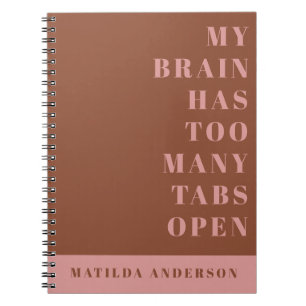 Zeitschrift mit minimaler grün-rosa Schrift Notizblock