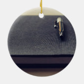 Zeitschrift Themed, ein Füllfederhalter-Erholungen Keramikornament (Hinten)