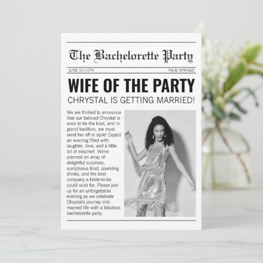 Zeitung Chic Bachelorette Wochenende Einladung (Stehend Vorderseite)