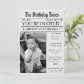 Zeitung Einzigartiger Spaß Foto 1. Geburtstag Part Einladung (Stehend Vorderseite)