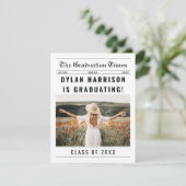 Zeitung Einzigartigkeit des Abschlusses 2025 Einladung (Stehend Vorderseite)