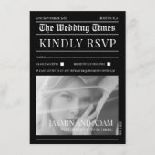 Zeitung Schwarzes Dunkles Mode Foto Hochzeit RSVP Begleitkarte (Vorderseite)