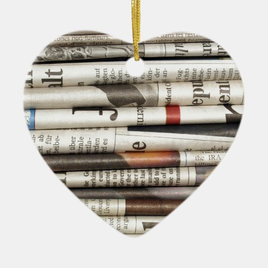 Zeitungen Keramikornament (Vorne)