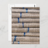 Zeitungsstapel Aktuelle Ereignisse Kunst Postkarte (Vorne/Hinten)