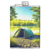 Zelt in einem schönen Wald am See Flachmann (Vorderseite)