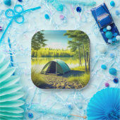 Zelt in einem schönen Wald am See Pappteller (Party)