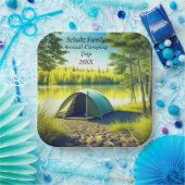 Zelt in einem schönen Wald am See Pappteller (Party)