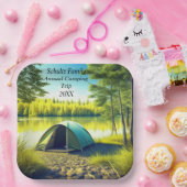 Zelt in einem schönen Wald am See Pappteller (Party)